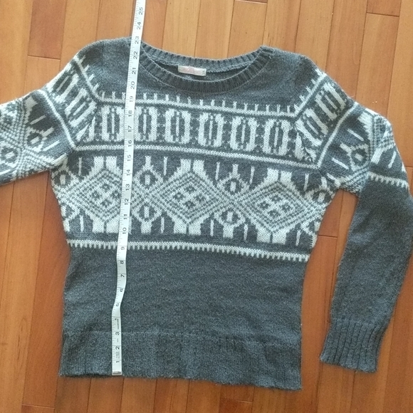 Ladies Sweater - Size L - Picture 6 of 6